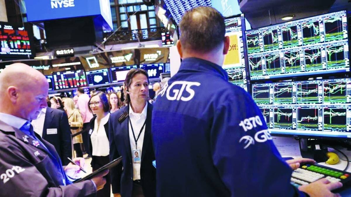 وول ستريت تغلق على ارتفاع مع تراجع أسعار النفط