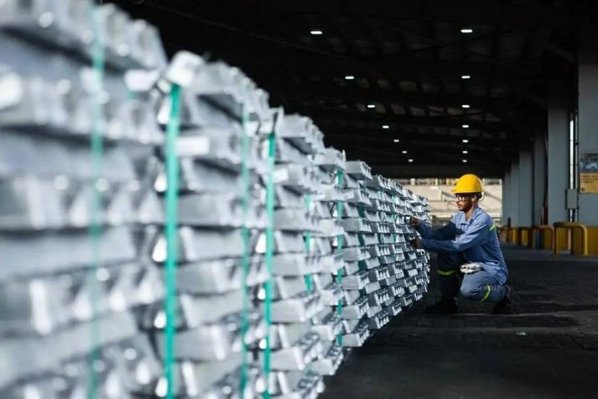 24.3 مليار درهم استثمارات الإمارات في صناعة المعادن 2025