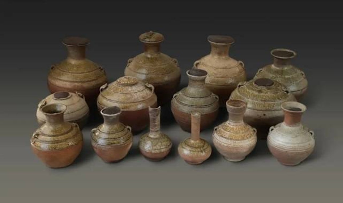 العثور على كنوز في مقابر عمرها 1800 عام