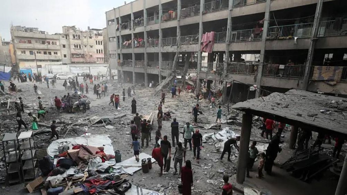 إسرائيل تكثف القصف في غزة قبيل محادثات لوقف إطلاق النار