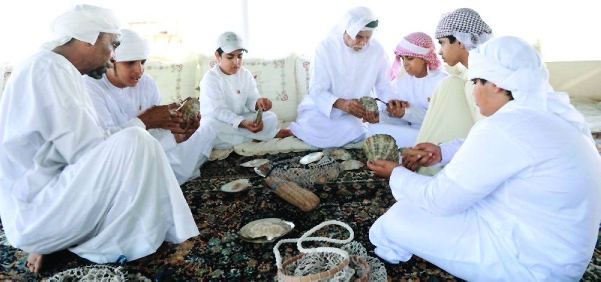 «سنع إماراتي» تنقل التراث من الكبار للصغار