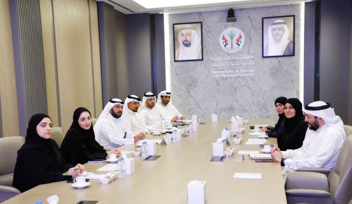 «الموارد البشرية» و«الشارقة للتعليم الخاص» تناقشان برنامج «معلم وأفتخر»