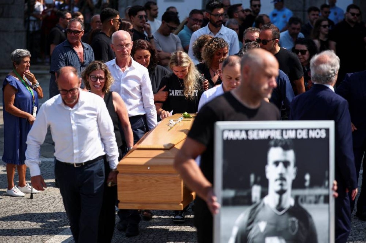 نجوم ليفربول يودّعون جوتا في جنازة مؤثرة.. ومحمد صلاح يغيب