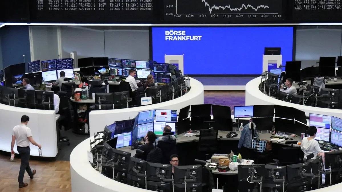 تباين الأسهم الأوروبية مع اقتراب موعد اتفاقيات التجارة