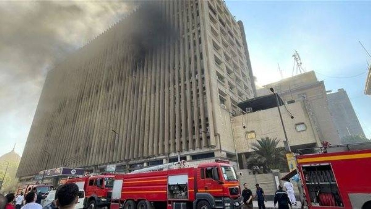مصر.. 14 مصاباً في حريق "سنترال رمسيس" بوسط القاهرة