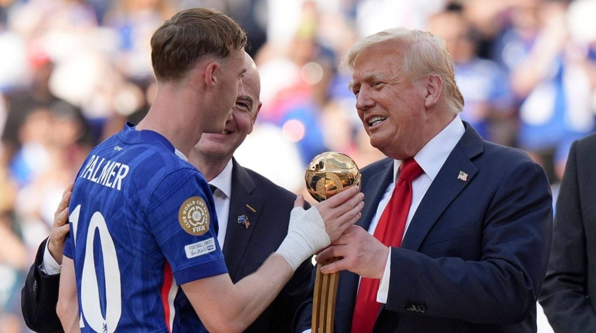 ترامب يحتفل مع تشيلسي بكأس العالم للأندية