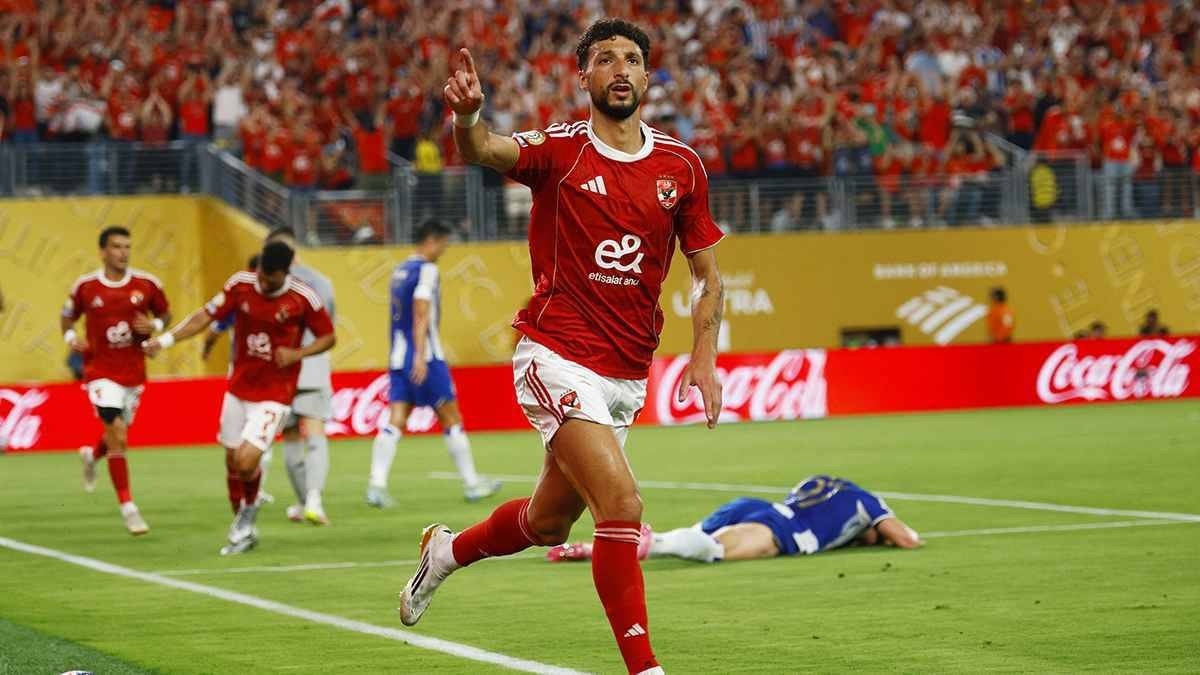 الأهلي المصري يرفض التخلي عن مهاجمه وسام أبو علي