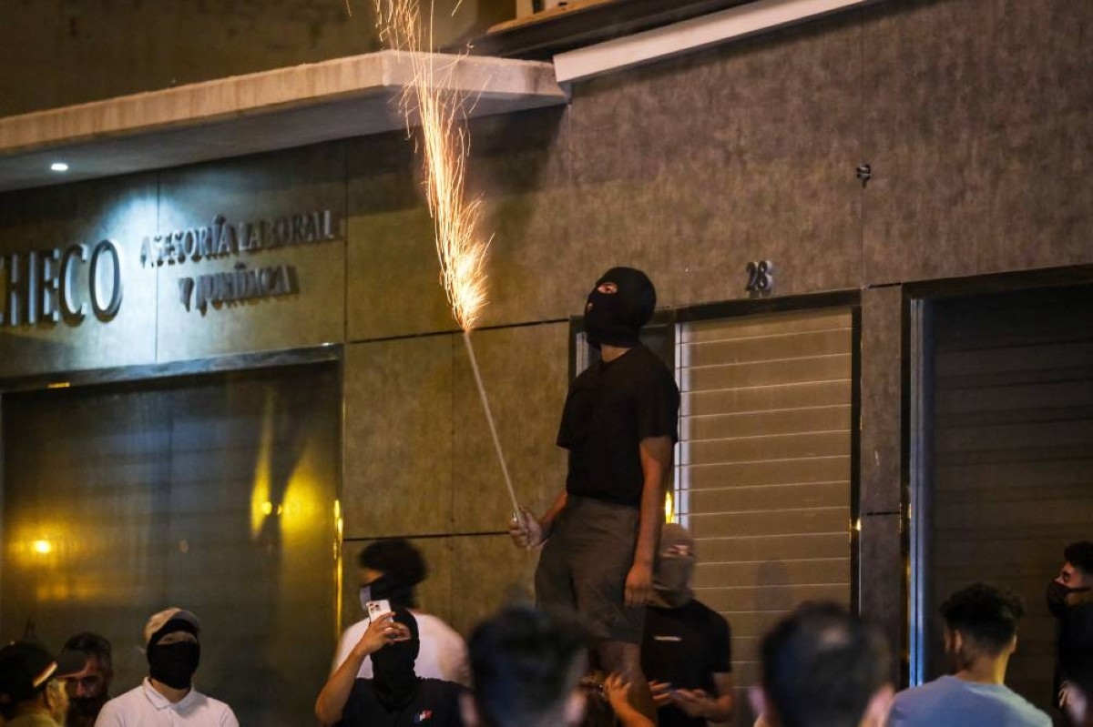 ترحيل مهاجرين من أمريكا ومواجهات بسببهم في إسبانيا