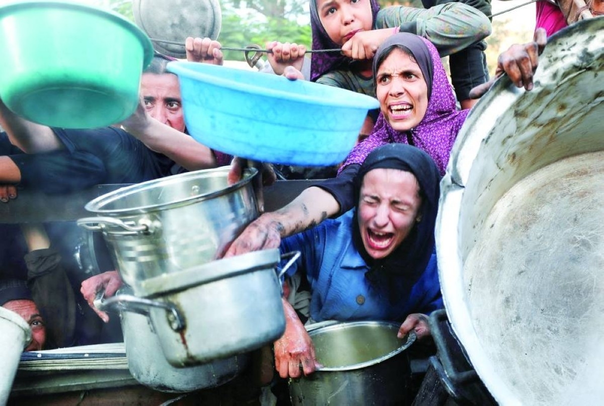 غزة.. الجوع ينهش والغذاء مكدس!