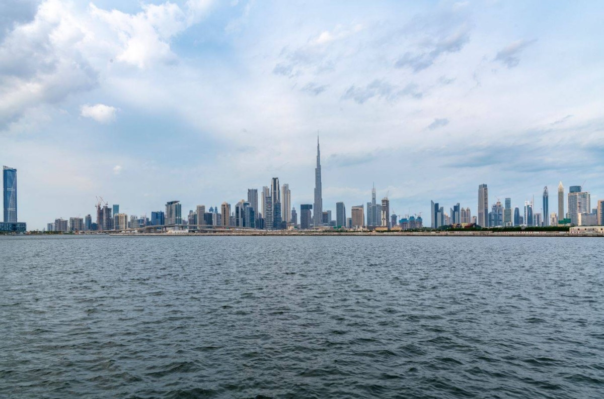 الإمارات.. طقس الغد صحو إلى غائم جزئياً مع ارتفاع طفيف بدرجات الحرارة