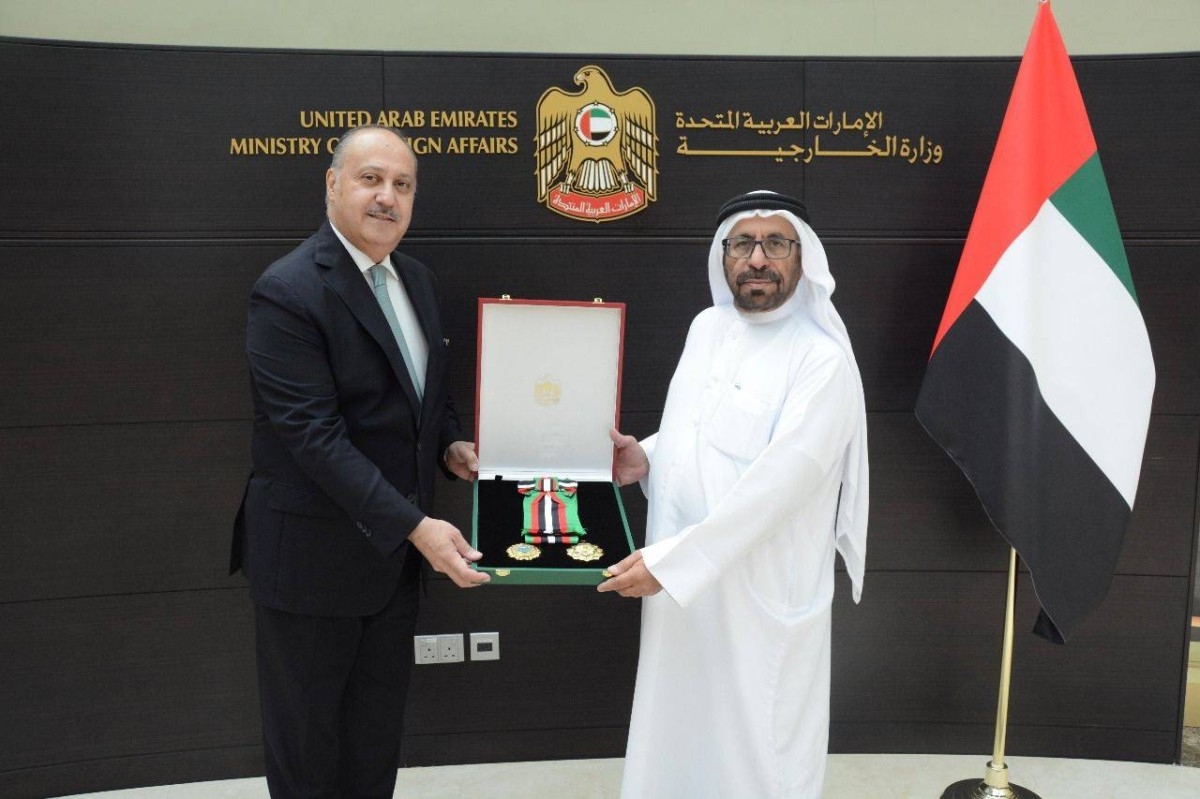 رئيس الدولة يمنح السفير الأردني وسام الاستقلال من الطبقة الأولى