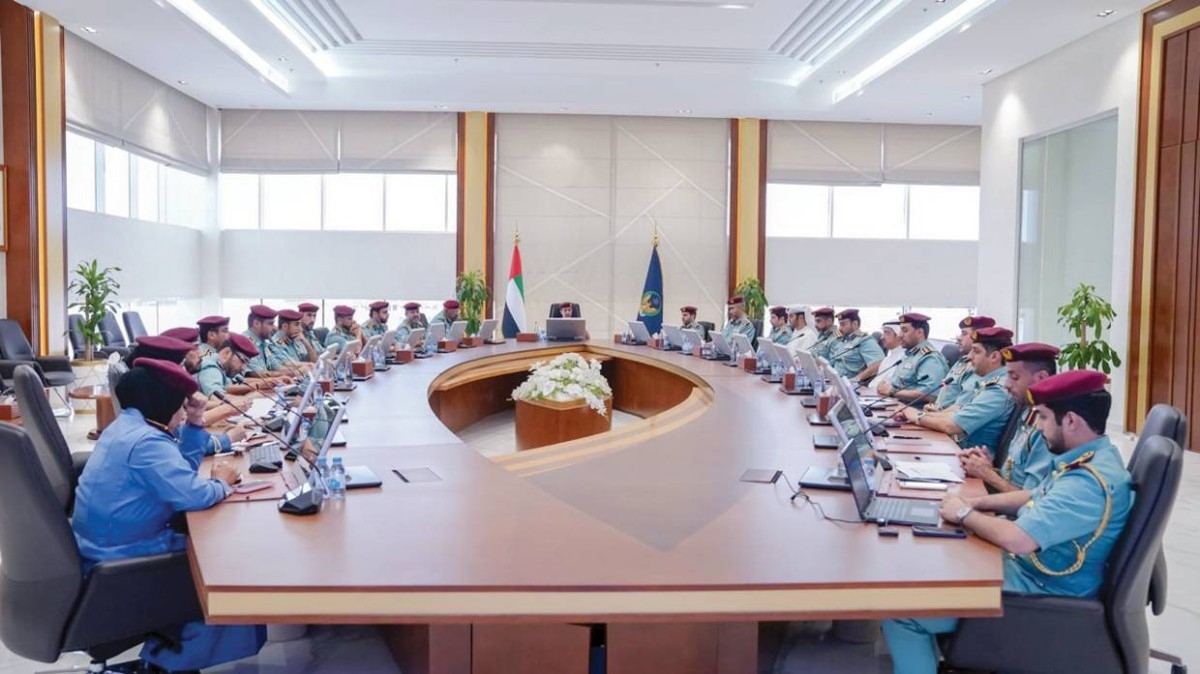 شرطة عجمان تبحث سبل تطوير خدمات «الركن الذكي»