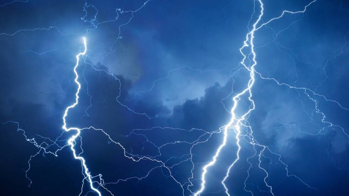 علماء فيزياء يكتشفون آلية كونية جديدة لفهم تشكل البرق