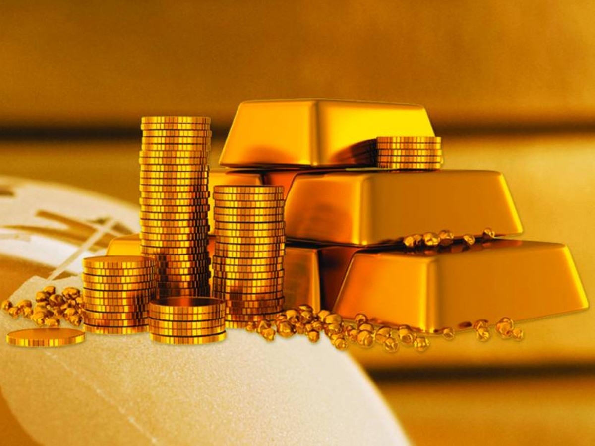 الذهب يهبط من أعلى مستوياته في أسبوعين مع ارتفاع الدولار