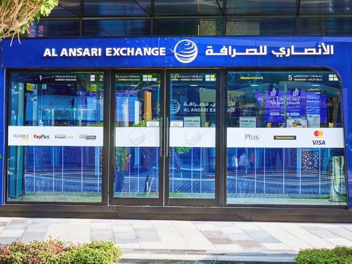 «الأنصاري للصرافة»: زيادة التحويلات مع تراجع الروبية
