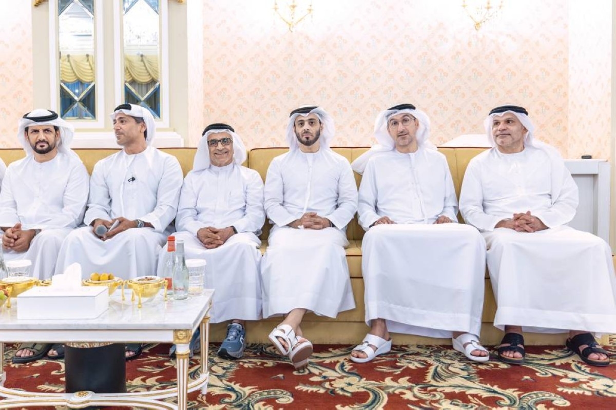 محمد بن راشد يطّلع على عرض حيّ لروبوت جديدمن مختبرات «دبي للمستقبل»