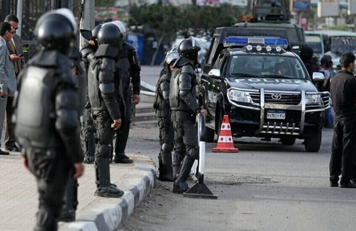 مشاهير "تيك توك" في مصر خلف القضبان.. الشرطة تلاحق صناع المحتوى المسيء وتحجز على أموالهم