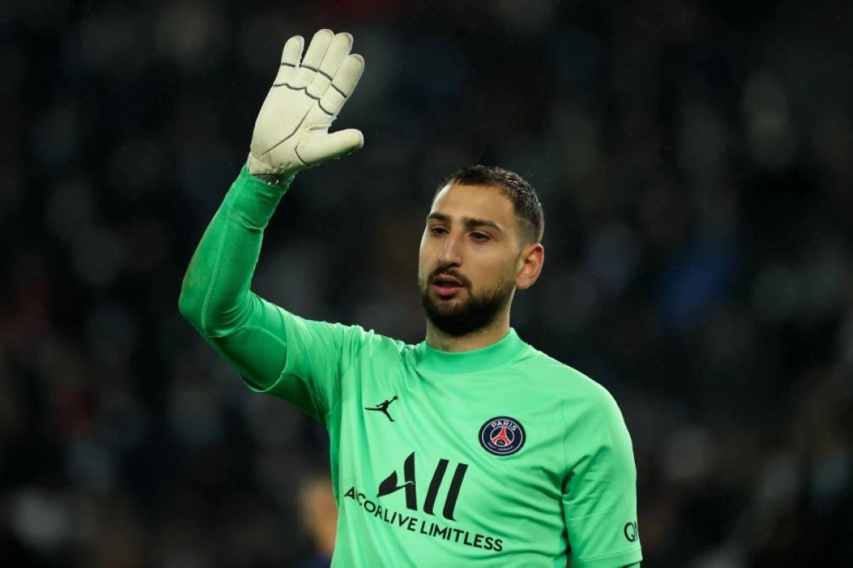 أزمة الرواتب تدفع سان جيرمان للاستغناء عن دوناروما.. واللاعب يودع الجماهير