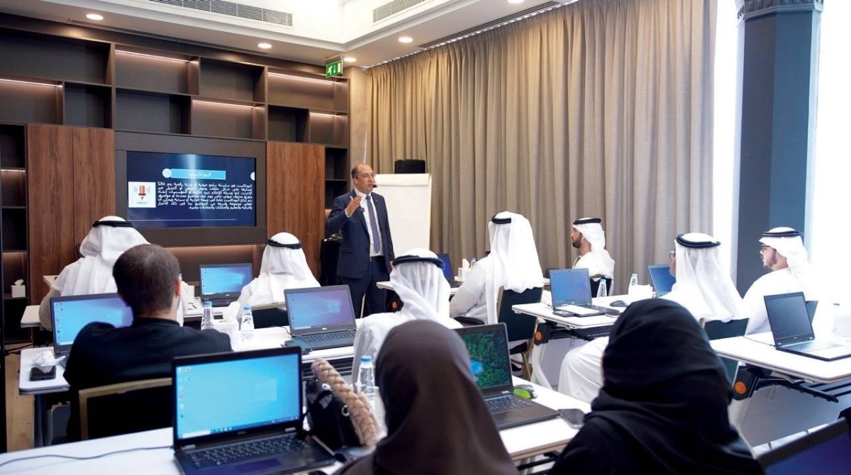 «الاتصال الحكومي» يقدم ورشاً في الإعلام الرقمي والذكاء الاصطناعي للطلبة