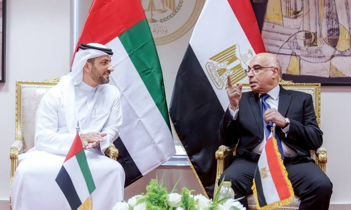 سلطان بن أحمد يبحث مع وزير العدل المصري تعزيز التعاون القضائي
