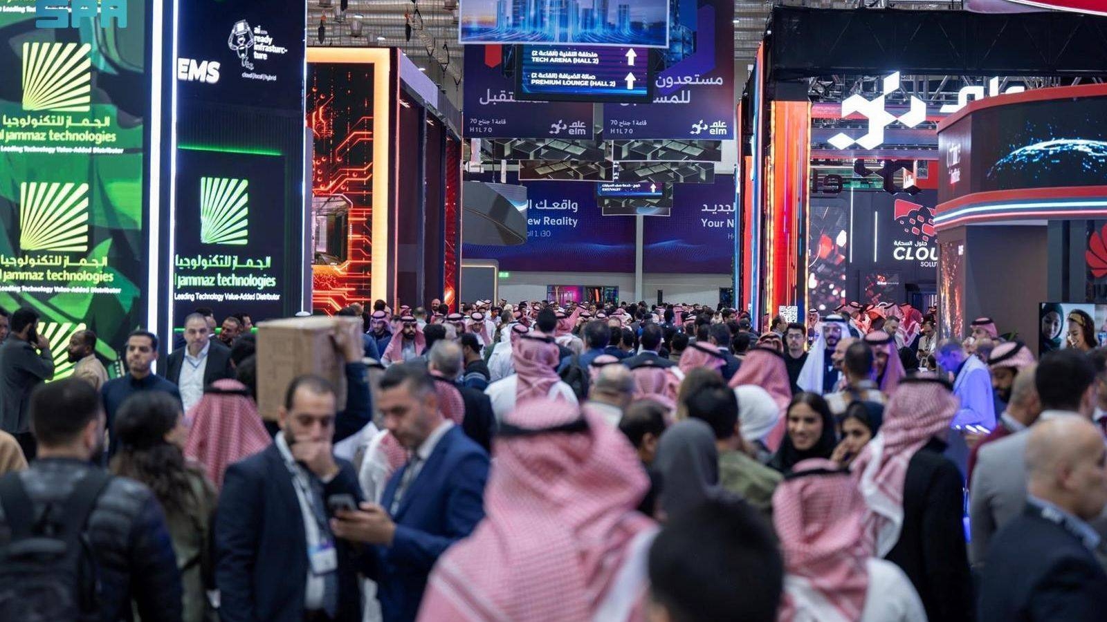استثمارات بـ 7.5 مليار دولار في التقنية والذكاء الاصطناعي خلال ثاني أيام "ليب 2025"
