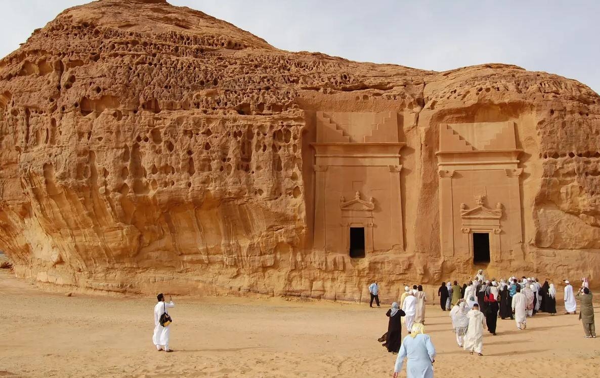 مع غياب حرارة الشمس في السعودية .. السياحة الشتوية تستحوذ على 53 % من إيرادات القطاع