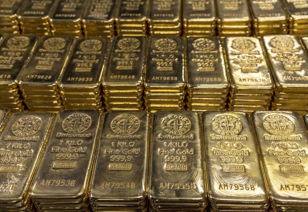 الذهب يصعد لمستوى قياسي جديد ويقترب من قمة 3000 دولار