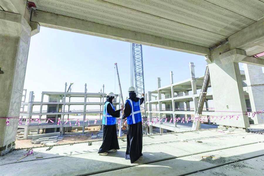 في ظل رؤية 2030 .. المرأة السعودية نصف المجتمع ونصف الاقتصاد أيضا