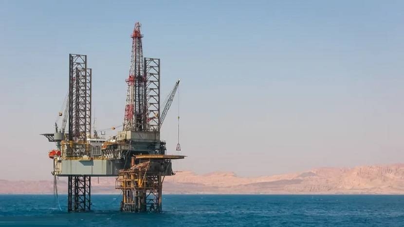 جولدمان ساكس: انخفاض الناتج العالمي 1 % يؤخر تعافي النفط بـ 8 دولارات للبرميل