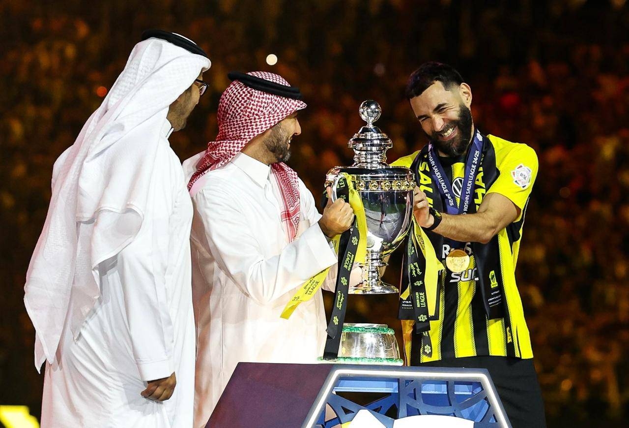 بنزيما وسالم والجوير وبلان نجوم دوري "روشن" .. والحذاء الذهبي لرونالدو