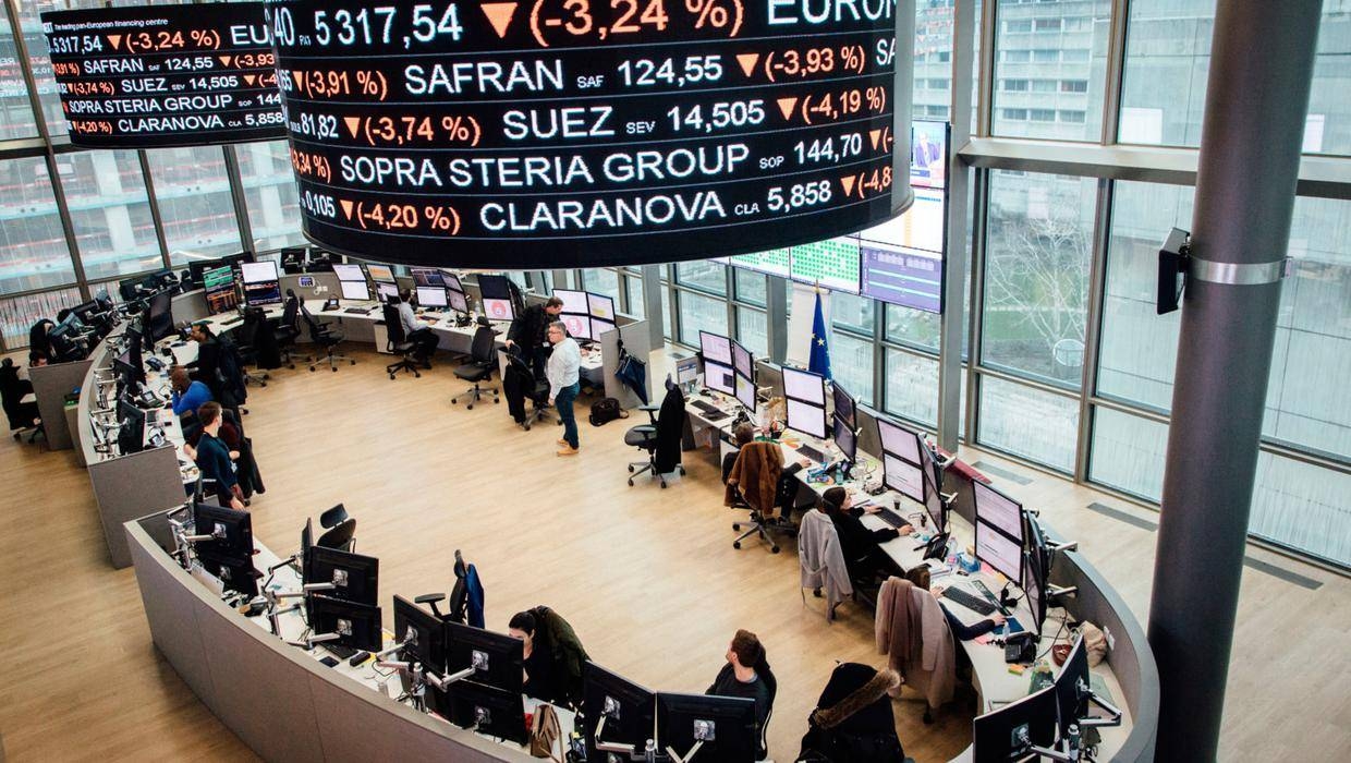 شركات الطيران تقود تراجعات الأسهم الأوروبية وسط ترقب لهجمات إسرائيل على إيران
