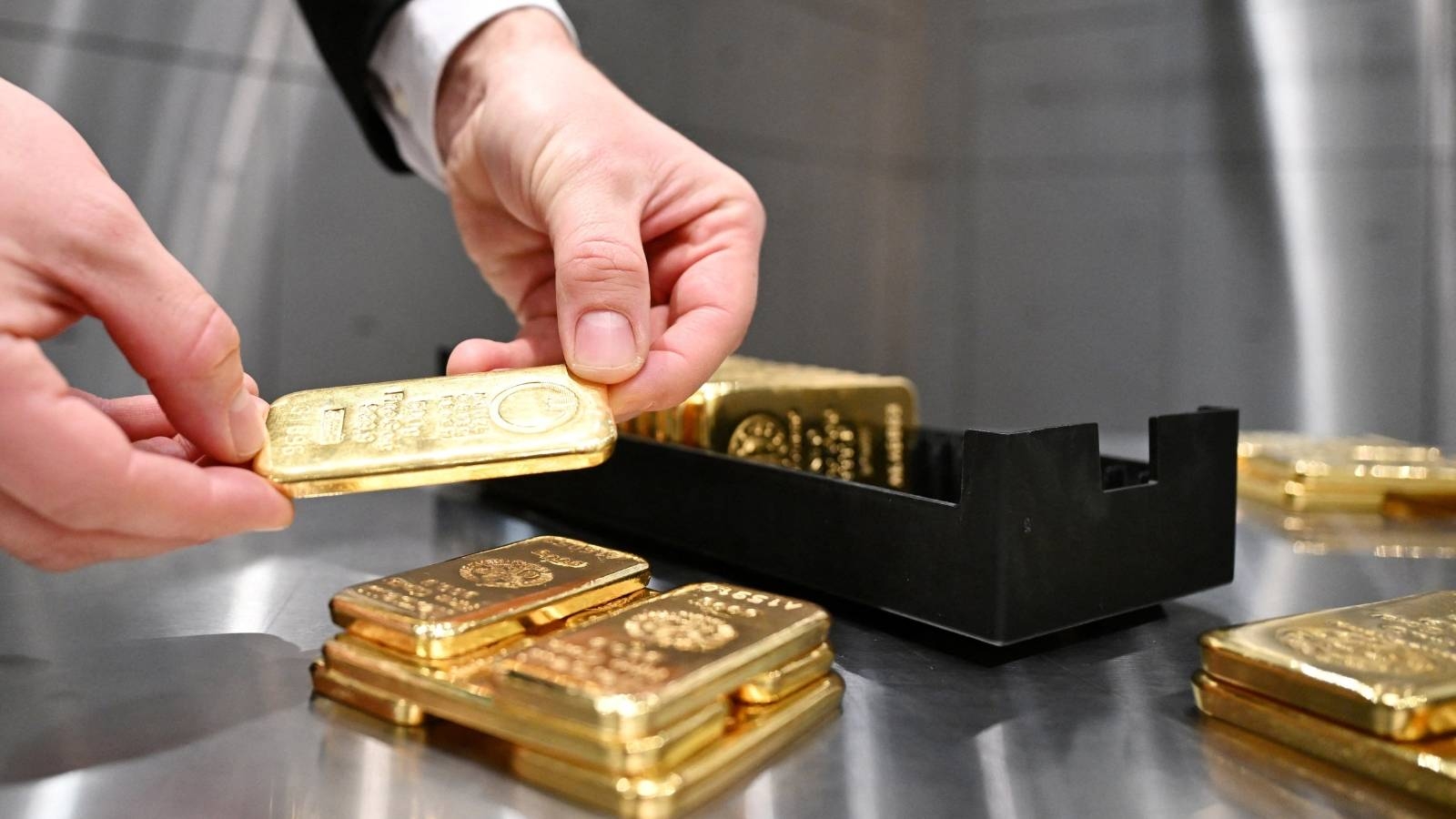 الذهب يبلغ أعلى مستوياته في شهرين مع تصاعد الصراع في الشرق الأوسط