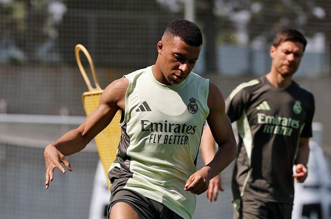 متحدث ريال مدريد لـ "الاقتصادية": مبابي مصاب بالحمى ومشاركته أمام الهلال "محل شك"