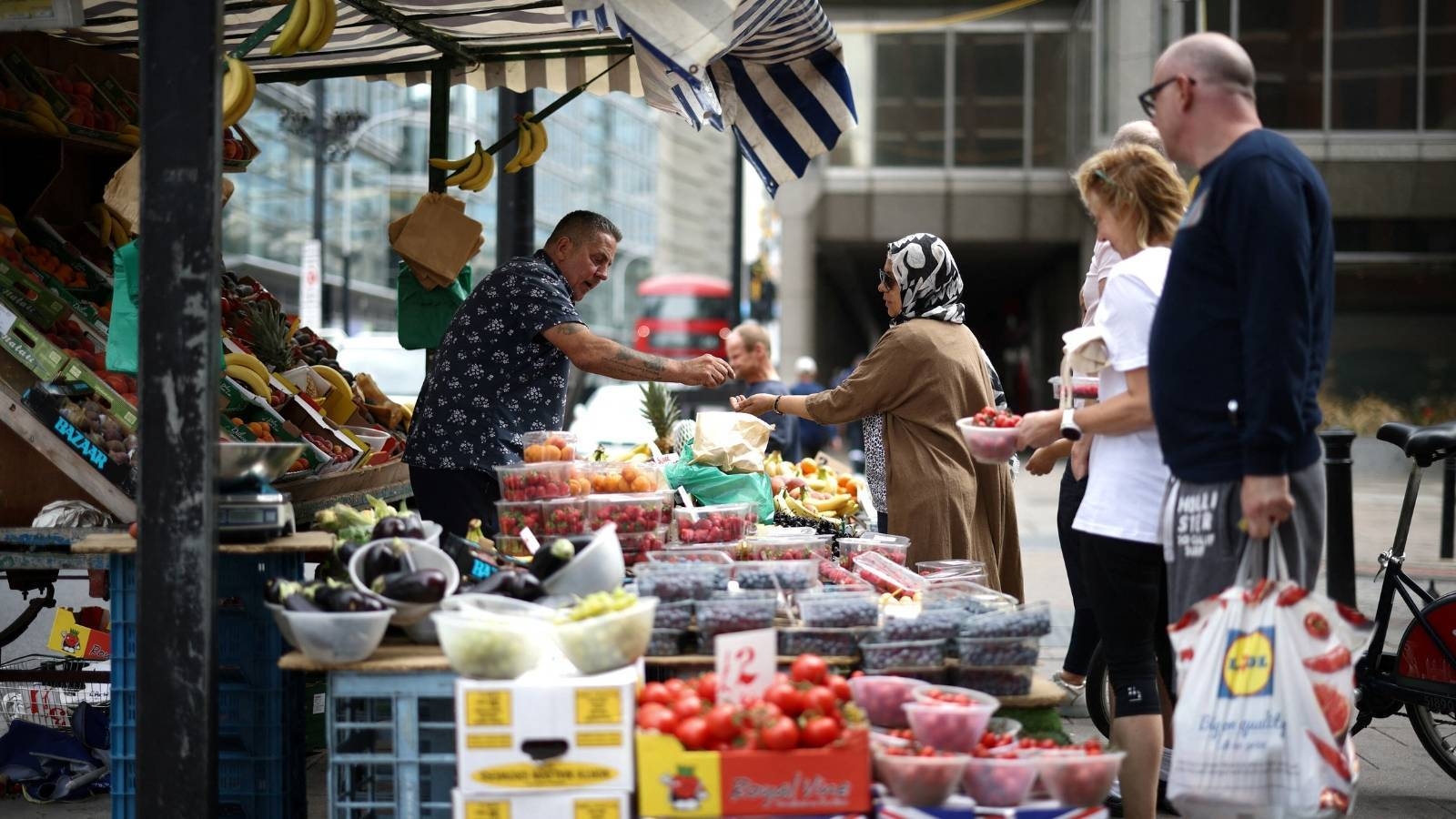 انخفاض أقل من المتوقع للتضخم في بريطانيا خلال مايو