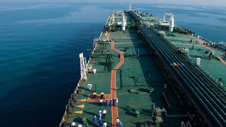 إيران تسابق الزمن لتصدير نفطها وسط الحرب