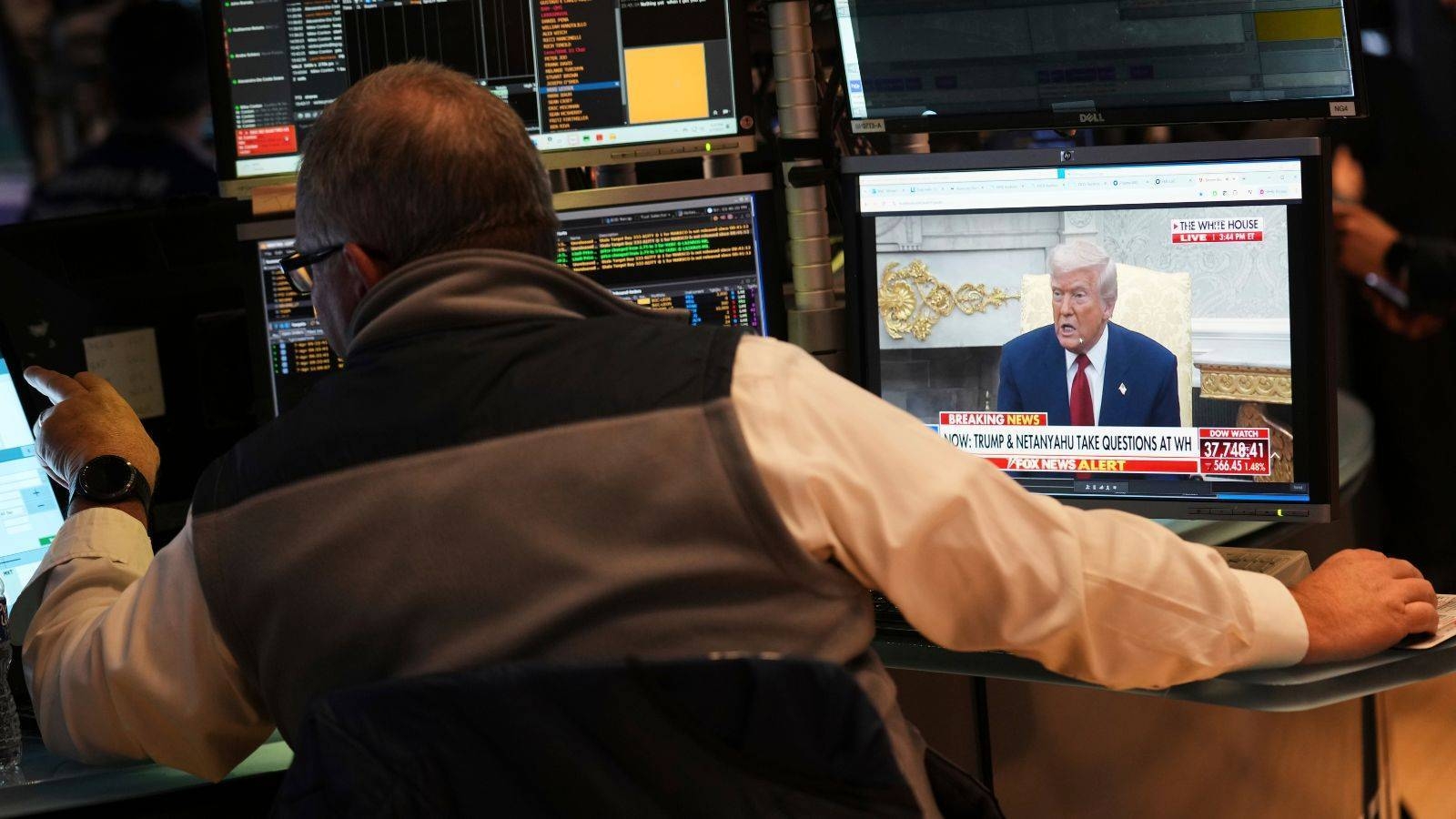 الأسهم الأمريكية تغلق على ارتفاع طفيف بدعم قطاع التكنولوجيا