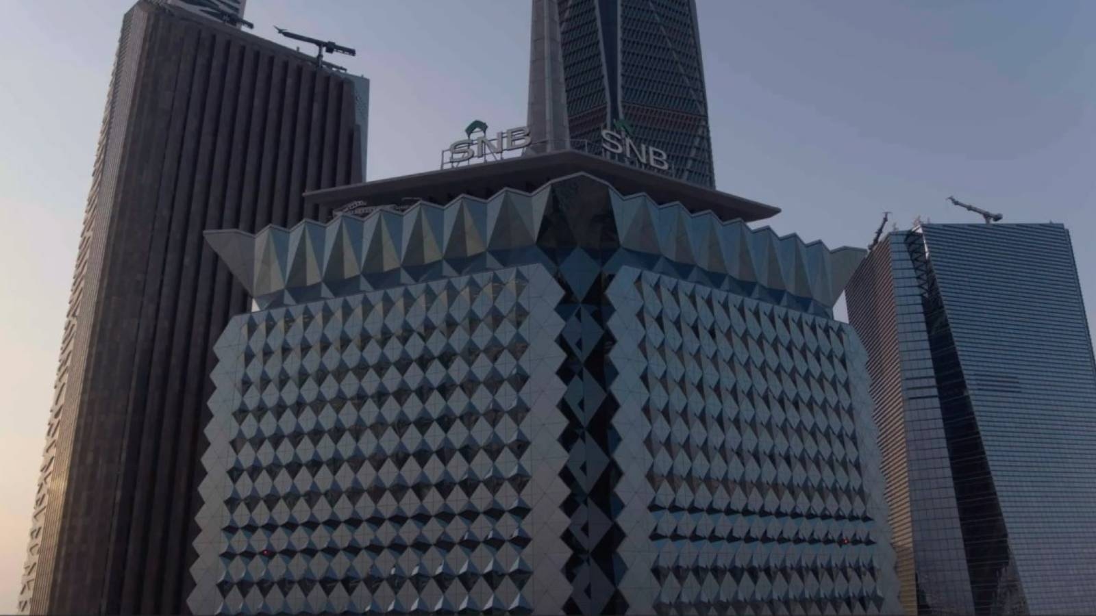 أرباح البنك الأهلي الربعية تنمو 17.3% بدعم انخفاض مخصص خسائر الائتمان