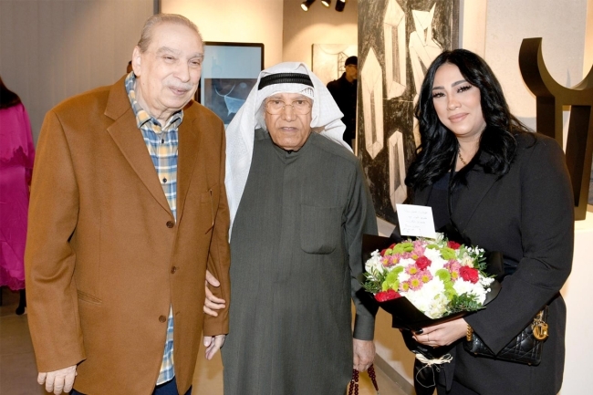 «تحور» يقدم مفاهيم رمزية بأسلوب تجريدي