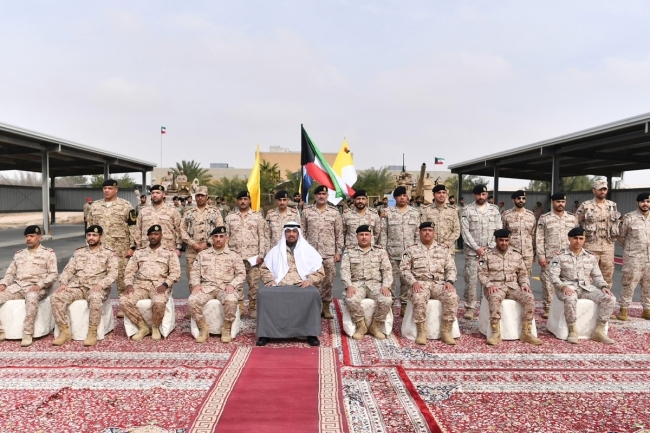 وزير الدفاع يُشيد بالروح المعنوية العالية لرجال قواتنا المسلحة