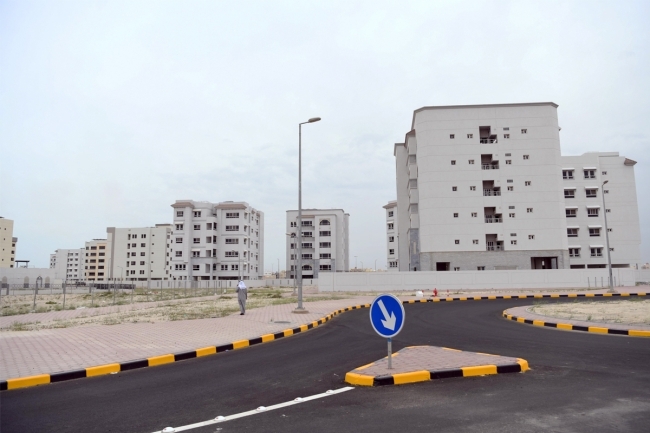المشاريع الإسكانية... بين وقف التوزيع وانتظار التنفيذ
