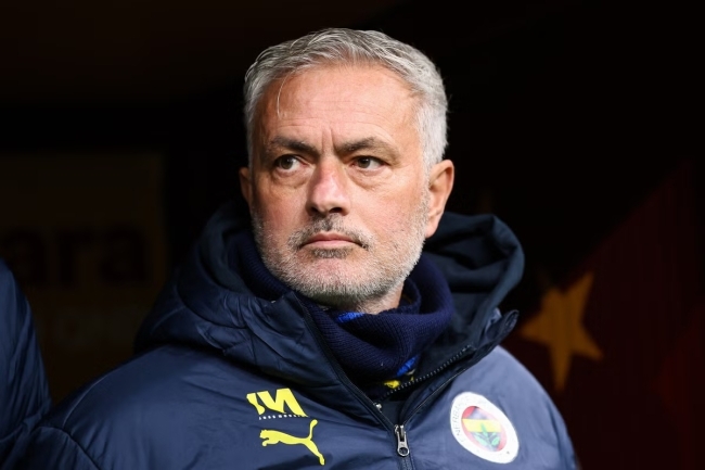 الدوري التركي.. إيقاف مورينيو 4 مباريات وتغريمه 1.6 مليون ليرة