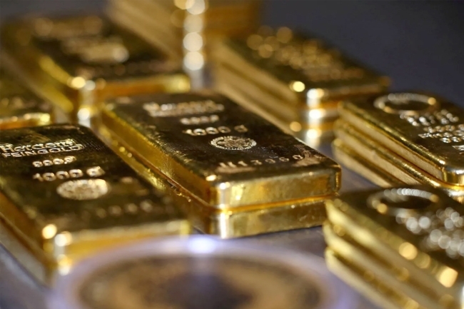 الذهب يتراجع مع ترقب تداعيات تنفيذ الرسوم