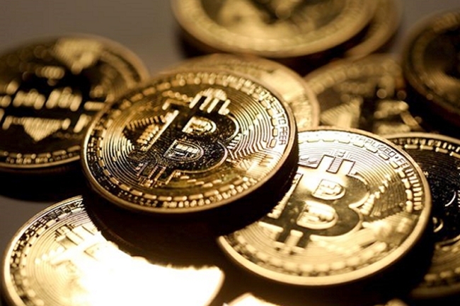 تراجع بتكوين مع استمرار التقلبات في سوق العملات المشفرة
