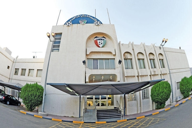 القادسية يقترح تأجيل مباراتين استعداداً لنهائي «الخليجية»