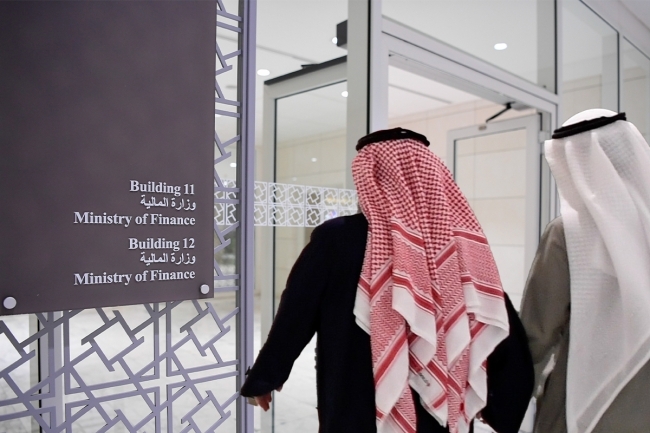 «المالية» للمواطنين: تحسين معيشتكم وتحويل الكويت لمركز مالي