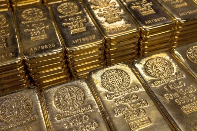 الذهب يقفز إلى مستوى قياسي جديد.. عند 3148 دولاراً للأونصة