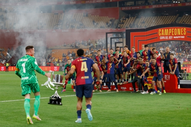 برشلونة يكرّس تفوقه على ريال مدريد ويتوج بكأس إسبانيا