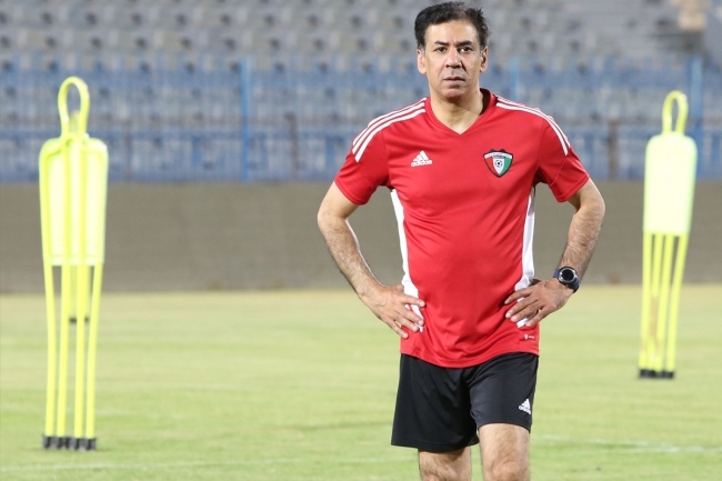 انتهاء مهمة المدرب أحمد عبدالكريم مع «الأزرق»