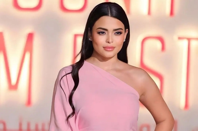 أسماء جلال بدلاً من منة شلبي في «السلم والثعبان»