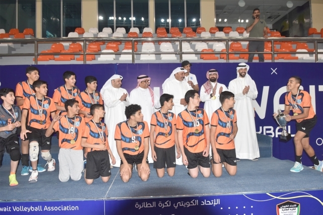 كاظمة يحرز كأس طائرة 14 سنة
